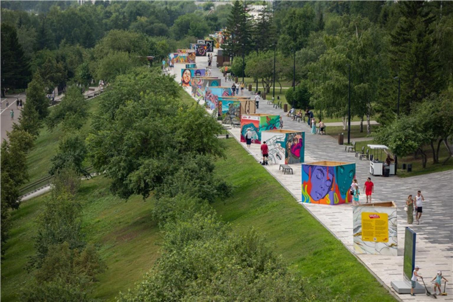 Граффити-фестиваль «Street Art » — это выставка поддержки и развития современного уличного искусства. Галерея под открытым небом, так что гуляющие смогут разглядывать и фотографировать понравившиеся работы.

Поделиться своим творчеством, разрисовав 2,5-метровые деревянные кубы. Вечерами новые арт-объекты будут подсвечиваться.

На каждом кубе представлен специальный QR-код, перейдя по которому можно будет услышать голос самого художника — каждый творец расскажет о замысле своей работы. 
Участниками фестиваля станут как профессиональные стрит-арт художники, так и любители.  
Наш Фестиваль окажет благоприятное влияние на развитие и популяризацию уличного искусства и его гармоничную интеграцию в городскую среду, а также на формирование положительного восприятия у широкого круга жителей города 
