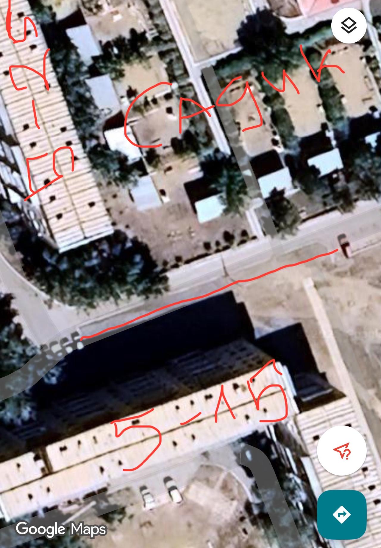 Есть проблема с парковочными местами сзади дома 5-15, так как там еще расположен садик. Есть решение соединить две парковки! Увеличится место дорожного полотна и парковочные места! 