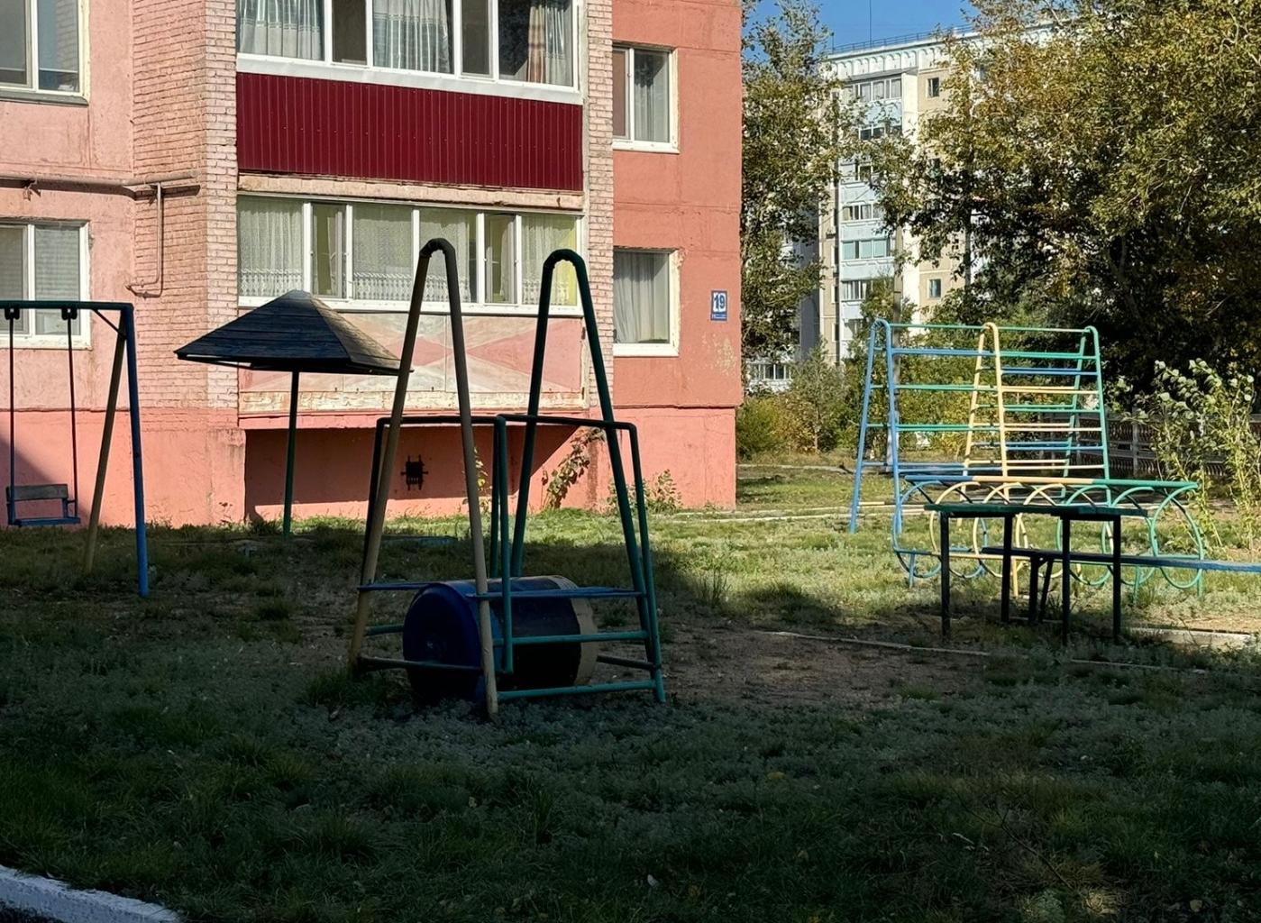 Обновить детскую площадку 