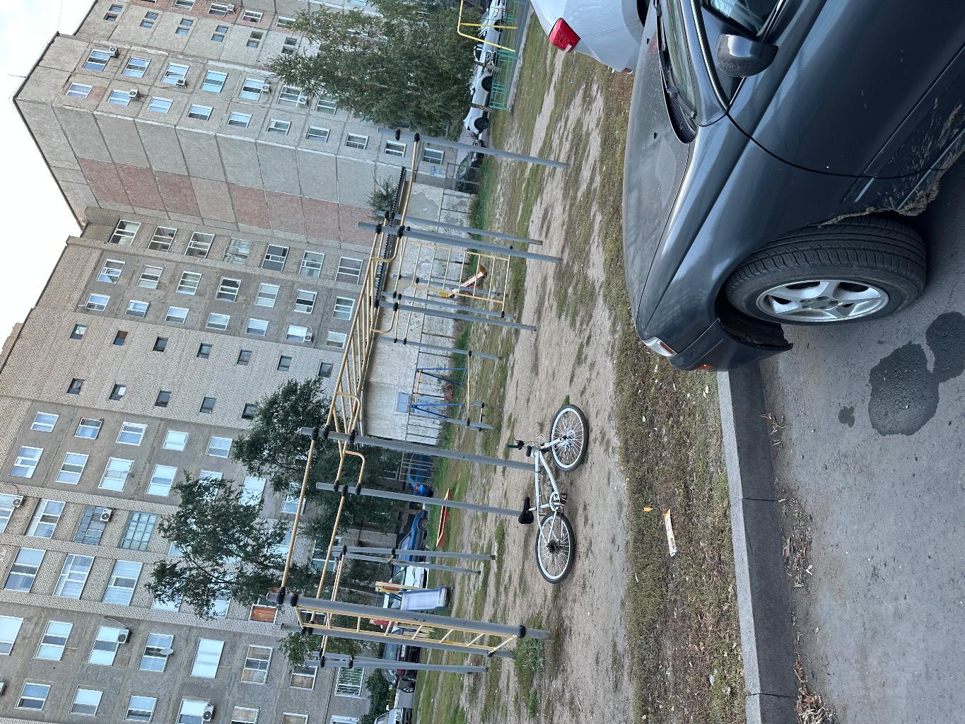 “Обустройство уличной спортивной зоны с элементами благоустройства по адресу: г. Аксу, ул Астана 47

В рамках инициативы по созданию доступной и комфортной городской среды, а также развития массового спорта среди молодёжи и взрослых, планируется реализация проекта по обустройству современной спортивной площадки с антивандальными элементами, а также установке лавочки для отдыха и велосипедной парковки.

Проект будет реализован по адресу: город Аксу , ул Астана 47 — на территории, востребованной среди местных жителей, но в настоящий момент не оснащённой необходимой инфраструктурой для активного и здорового образа жизни.

Цель проекта:
Создание открытого, доступного и безопасного пространства для занятий спортом и отдыха жителей всех возрастов.

Состав проекта включает:
	•	Установку антивандальных тренажёров и спортивных конструкций (турники разной высоты, брусья, зона для силовых упражнений);
	•	Монтаж лавочки с навесом для комфортного отдыха;
	•	Организацию парковочной зоны для велосипедов;
	•	Благоустройство прилегающей территории: покрытие, освещение, урна для мусора.

Проект будет выполнен с учётом требований безопасности, устойчивости к погодным условиям и вандализму. Все элементы будут адаптированы для круглогодичного использования.

Ожидаемые результаты:
	•	Повышение уровня физической активности жителей;
	•	Формирование культуры активного отдыха;
	•	Укрепление социальной сплочённости;
	•	Улучшение эстетического облика городской территории.

Данный проект станет важным вкладом в развитие городской инфраструктуры, создавая условия для регулярных тренировок, прогулок и семейного досуга.