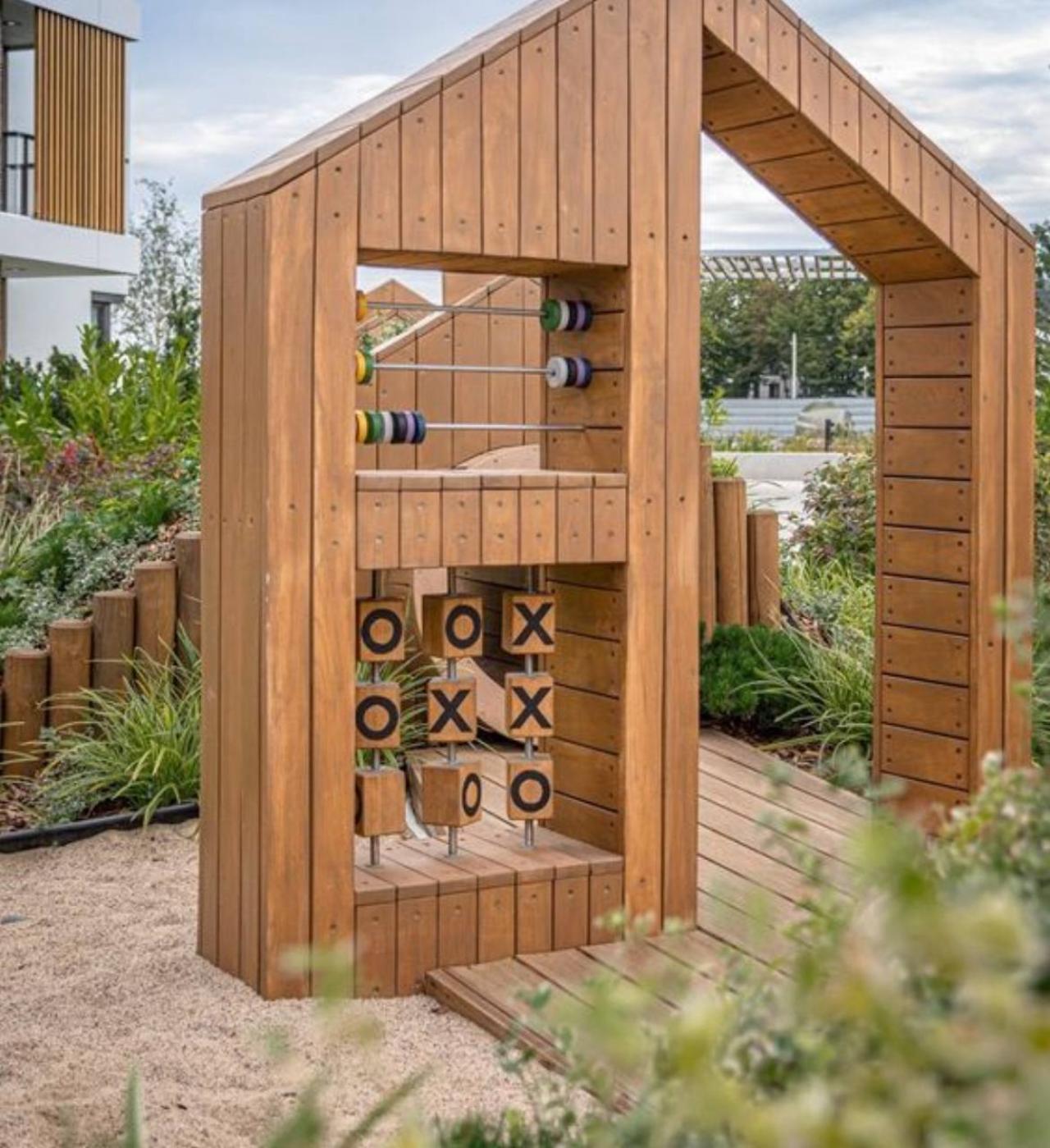 Комплексное благоустройство территории
Цель проекта:
Создание комфортного и эстетически привлекательного городского пространства, а также развитие творческого потенциала и самореализации среди талантливого населения.
Задачи проекта:
1.	Проведение работ по озеленению территории: высадка деревьев и кустарников, устройство газонов и цветников.
2.	Обустройство пешеходных дорожек и системы уличного освещения.
3.	Установка малых архитектурных форм: скамеек, урн, навесов и других элементов благоустройства.
4.	Создание функциональных общественных пространств:
Арт-объекты, отражающие культурную идентичность территории и города;
Зона для открытых перформансов и уличных выступлений;
Игровые и рекреационные площадки для разных возрастных групп.
5.	Повышение вовлечённости местных жителей в культурную и общественную жизнь через организацию творческих мероприятий на благоустроенной территории. 


