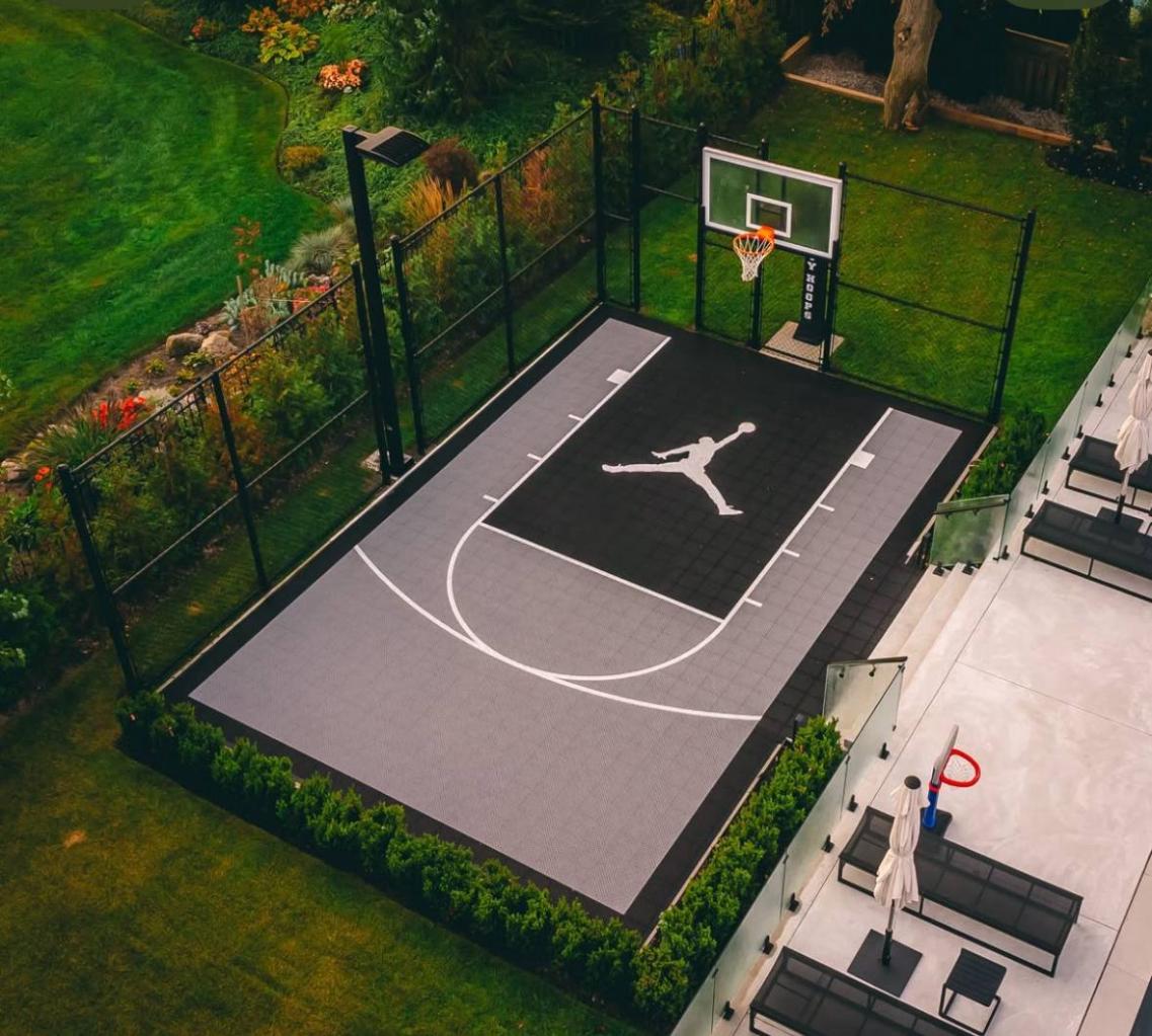 Проект направлен на создание современной игровой и спортивной площадки. Пространство будет предназначено для активного досуга детей, подростков и молодежи, а также для укрепления физического здоровья, развития командного духа и вовлечения жителей в активный образ жизни.

Установка детского игрового комплекса с горками, качелями, лестницами и безопасным покрытием. Комплекс должен быть выполнен из прочных материалов, которые устойчивы к местному климату, а так же минимальный уход в эксплуатации. 

Обустройство баскетбольной площадки: укладка спортивного и сертифицированного покрытия, устойчивого к климатическим изменениям, установка стоек с кольцами, нанесение разметки.

Установка ограждений и освещения для обеспечения безопасности., скамейки, урны и элементы благоустройства.
