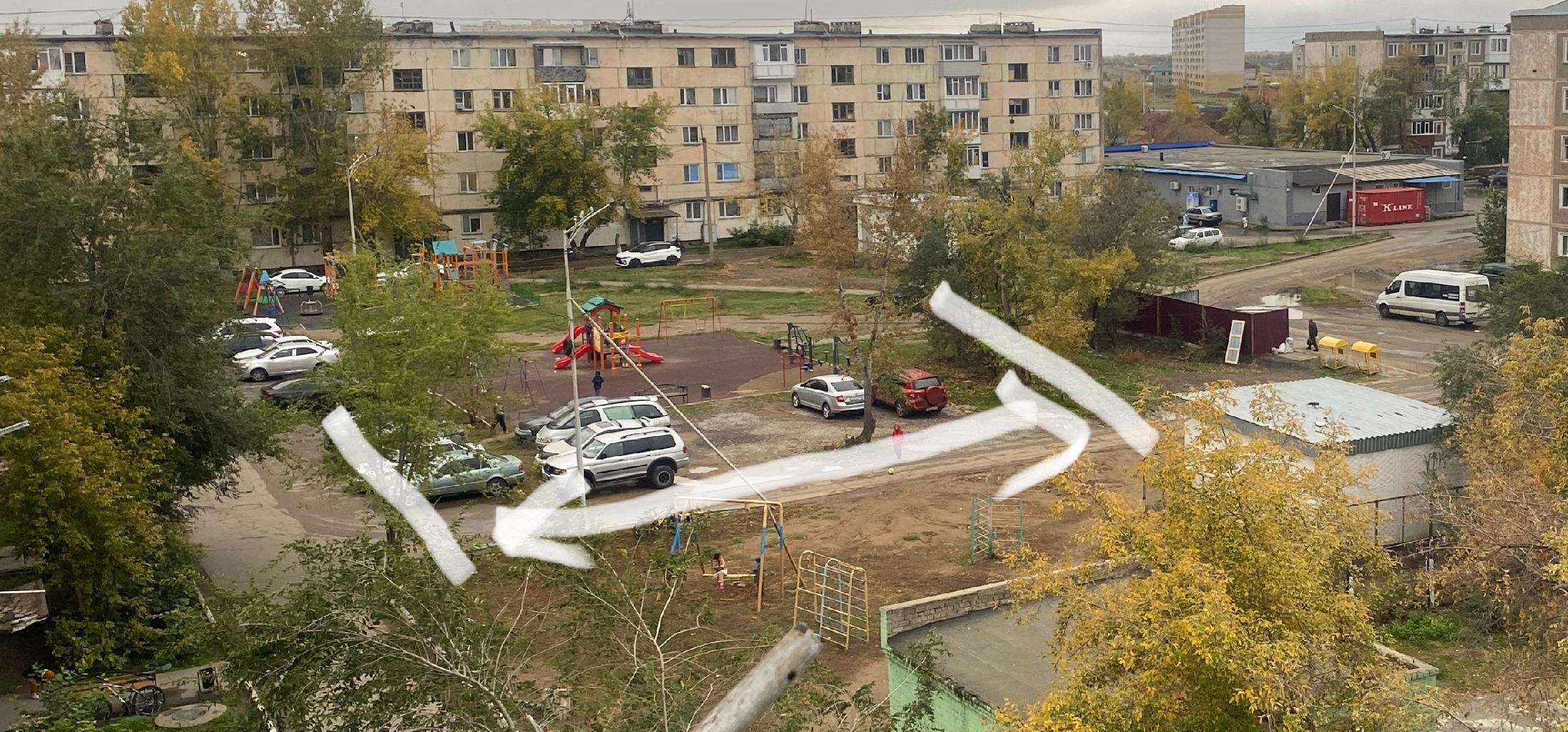 Во дворе дома, по адресу Маншук Маметотвой дом 19, 180 квартир в которых проживают около 600 человек, из них больше половины имеет автомобиль. В связи с этим предлагаю установку дополнительных парковочных мест во дворе, для решения данной проблемы.